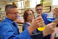 Michael Jarschke, Kathrin Asmus und Ronny Ruprecht (v.l.) stehen vor der letzten Umschulungsprüfung. (FOTO: KEHRER)